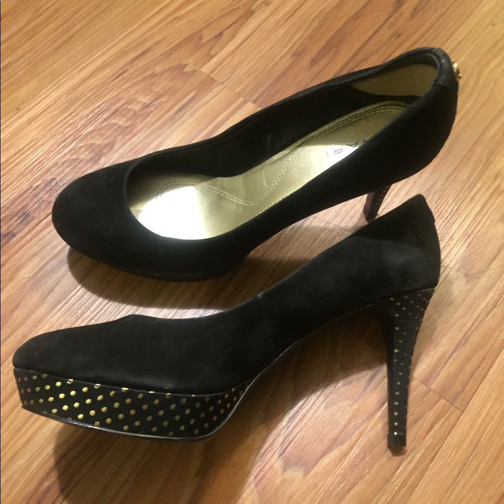 Tahari black suede platform heels - Size 7.5